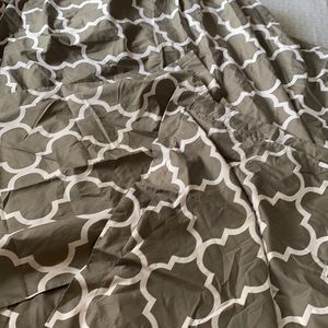 Queen size duvet w/2 shams.  Dark Gray and white